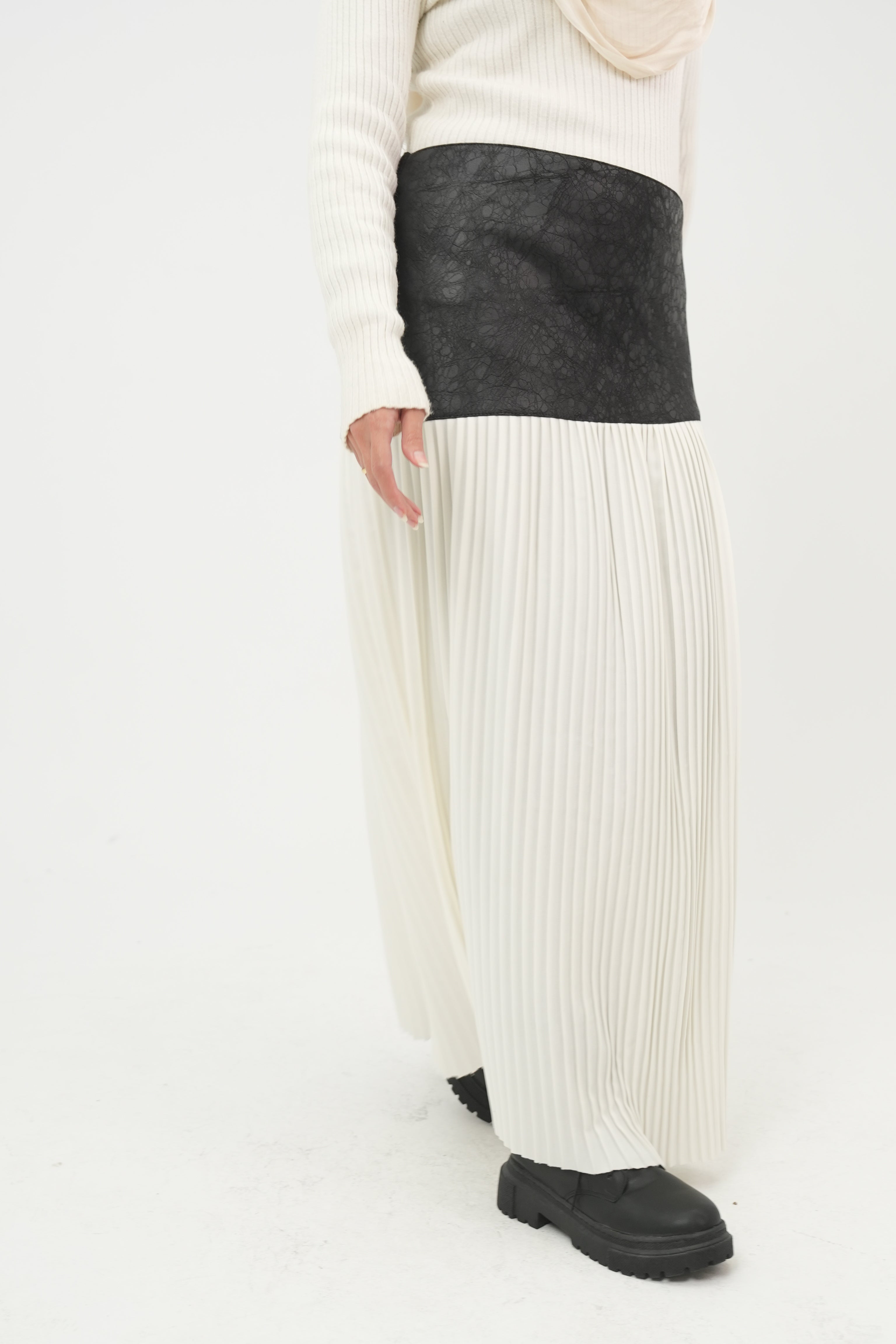 Pleated Contrast Waist Skirt